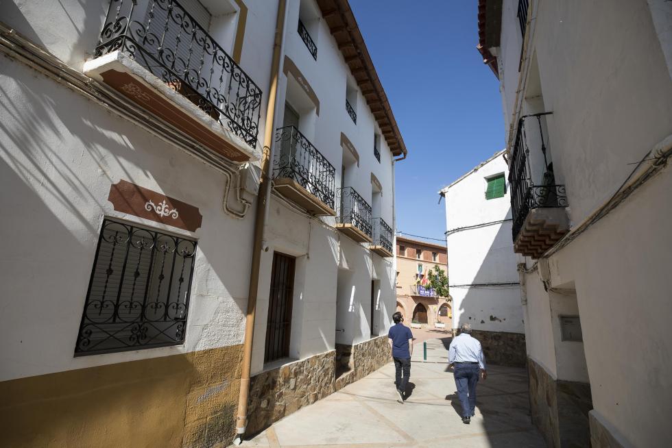 Además de seguir apostando por su gran riqueza de siempre, las aguas termales, el municipio amplía su oferta cultural y de servicios con el Museo del Juguete Recortable y varios comercios.