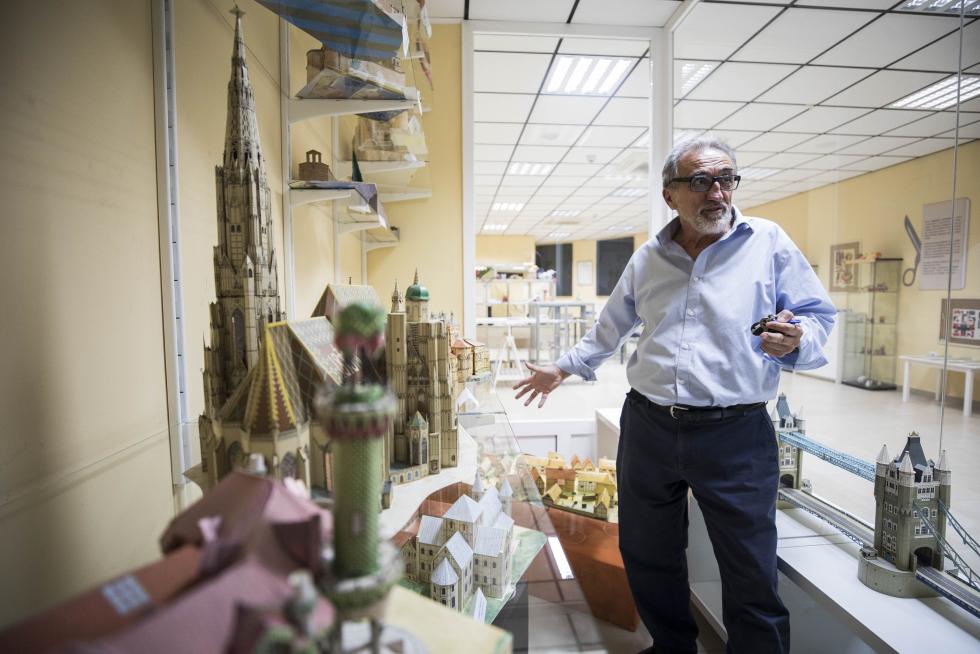 Además de seguir apostando por su gran riqueza de siempre, las aguas termales, el municipio amplía su oferta cultural y de servicios con el Museo del Juguete Recortable y varios comercios.