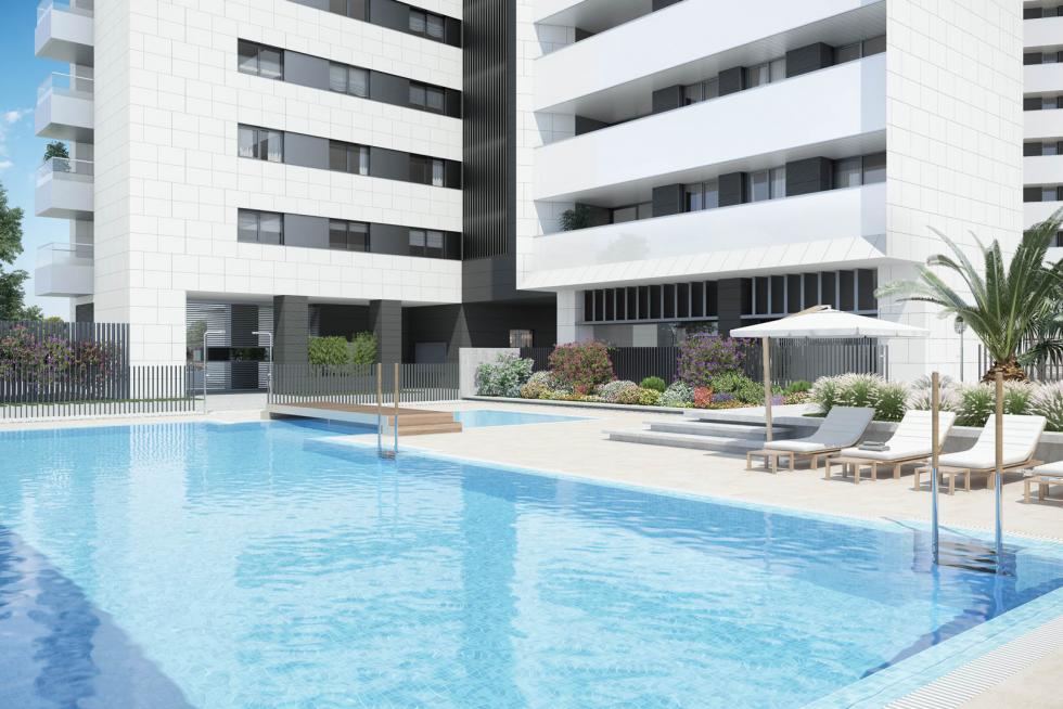 La piscina de la planta baja tiene una zona acuática infantil.