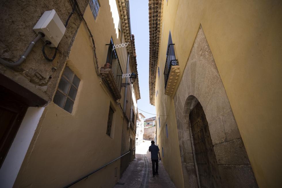 Para los amantes de la historia, la ermita de la Virgen del Camino es una fiesta para los sentidos; su espectacular entorno natural monopoliza la vista, desde los acuíferos al monte.