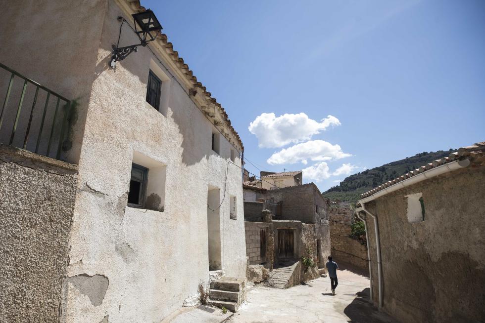 Para los amantes de la historia, la ermita de la Virgen del Camino es una fiesta para los sentidos; su espectacular entorno natural monopoliza la vista, desde los acuíferos al monte.