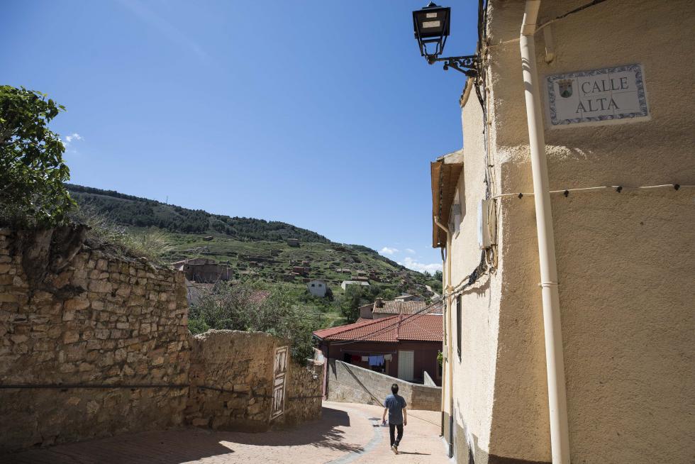 Para los amantes de la historia, la ermita de la Virgen del Camino es una fiesta para los sentidos; su espectacular entorno natural monopoliza la vista, desde los acuíferos al monte.