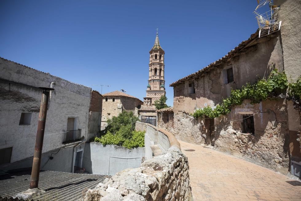 Para los amantes de la historia, la ermita de la Virgen del Camino es una fiesta para los sentidos; su espectacular entorno natural monopoliza la vista, desde los acuíferos al monte.