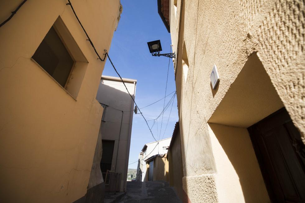 El incuestionable gancho turístico de uno de los lugares más visitados de Aragón (y de España) es compatible con la visita a la localidad que lo alberga, consagrada al sector de servicios.