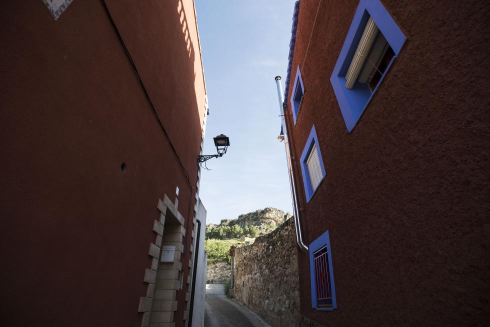 El incuestionable gancho turístico de uno de los lugares más visitados de Aragón (y de España) es compatible con la visita a la localidad que lo alberga, consagrada al sector de servicios.