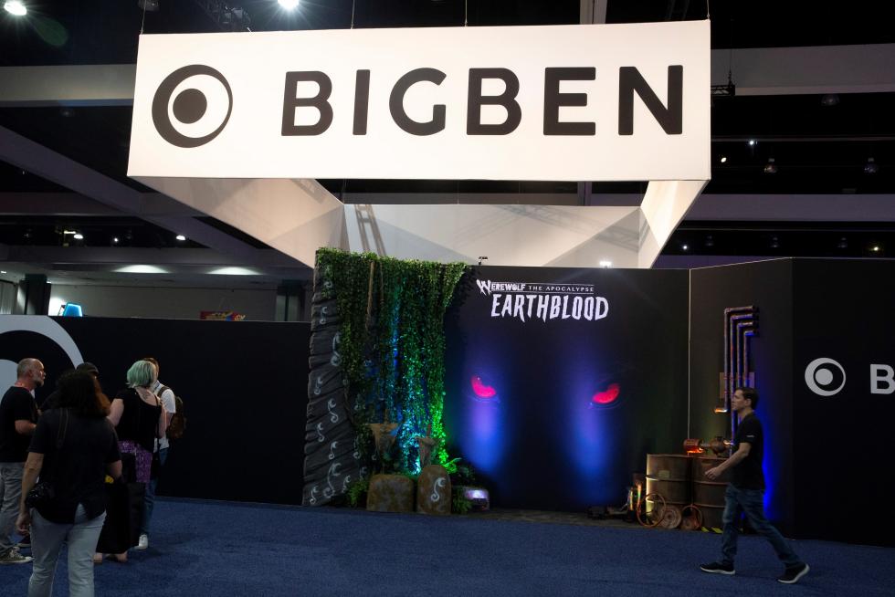 EAG05. Los Angeles (United States), 09/06/2019.- Fans wait to see a video from the Star Wars Jedi: Fallen Order preview during the EA Play 2019 video game festival in Los Angeles, California, USA, 08 June 2019. The annual E3 video game conference will bring thousands of gamers and developers together in Los Angeles from 11 June to 13 June 2019. (Estados Unidos) EFE/EPA/EUGENE GARCIA EA Play video gaming festival in Los Angeles