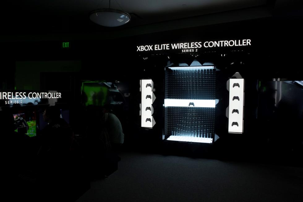 EAG05. Los Angeles (United States), 09/06/2019.- Fans wait to see a video from the Star Wars Jedi: Fallen Order preview during the EA Play 2019 video game festival in Los Angeles, California, USA, 08 June 2019. The annual E3 video game conference will bring thousands of gamers and developers together in Los Angeles from 11 June to 13 June 2019. (Estados Unidos) EFE/EPA/EUGENE GARCIA EA Play video gaming festival in Los Angeles