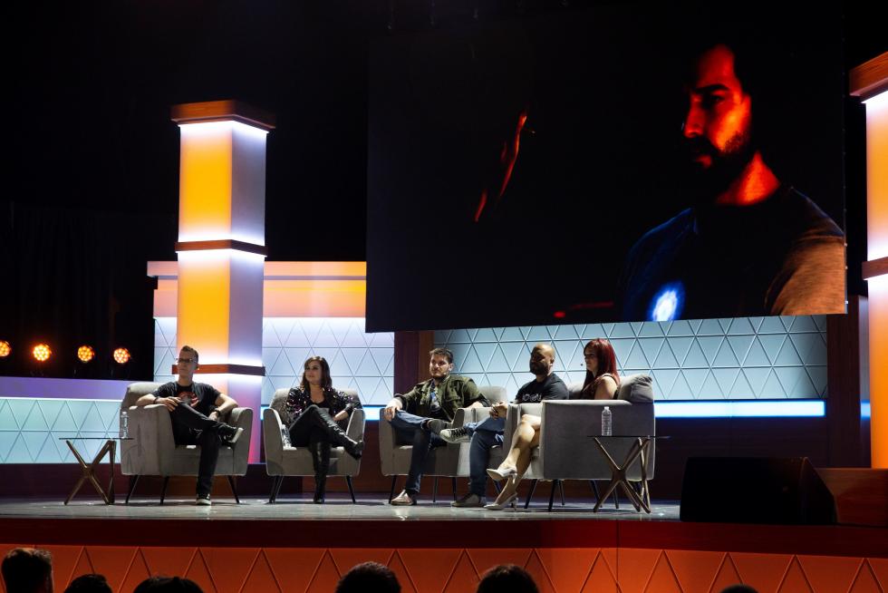 EAG05. Los Angeles (United States), 09/06/2019.- Fans wait to see a video from the Star Wars Jedi: Fallen Order preview during the EA Play 2019 video game festival in Los Angeles, California, USA, 08 June 2019. The annual E3 video game conference will bring thousands of gamers and developers together in Los Angeles from 11 June to 13 June 2019. (Estados Unidos) EFE/EPA/EUGENE GARCIA EA Play video gaming festival in Los Angeles
