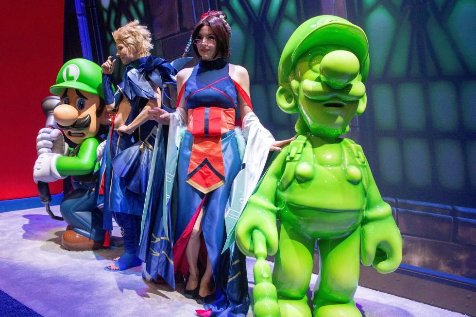 EAG05. Los Angeles (United States), 09/06/2019.- Fans wait to see a video from the Star Wars Jedi: Fallen Order preview during the EA Play 2019 video game festival in Los Angeles, California, USA, 08 June 2019. The annual E3 video game conference will bring thousands of gamers and developers together in Los Angeles from 11 June to 13 June 2019. (Estados Unidos) EFE/EPA/EUGENE GARCIA EA Play video gaming festival in Los Angeles