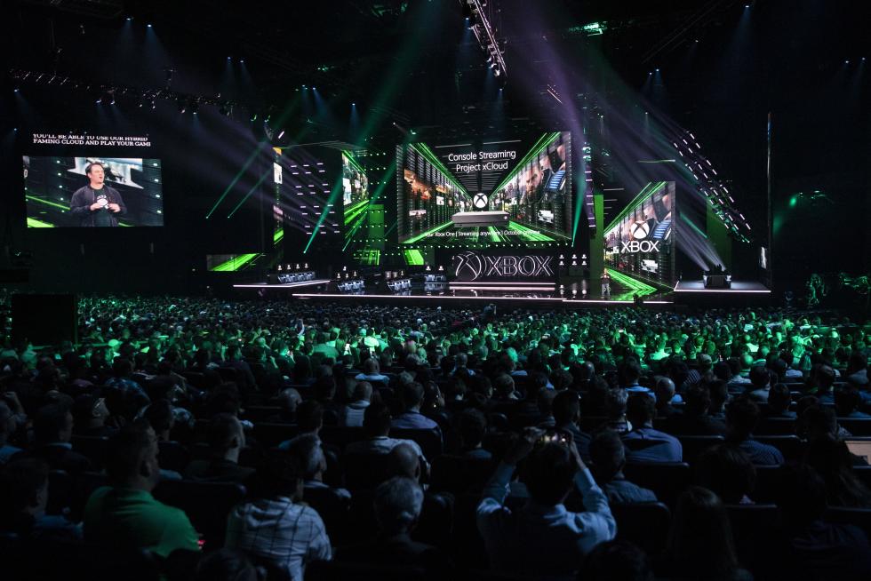 Los Angeles (United States), 09/06/2019.- Canadian-American actor Keanu Reeves appears on stage to present to the new game franchise 'Cyberpunk 2077' in which he stars during the Microsoft Microsoft Xbox 2019 Briefing at the Microsoft Theater in Los Angeles, California, USA, 09 June 2019. This event occured ahead of the Electronic Entertainment Expo (E3) which runs from 11 to 13 June 2019. (Estados Unidos) EFE/EPA/ETIENNE LAURENT Microsoft XBox 2019 briefing in Los Angeles