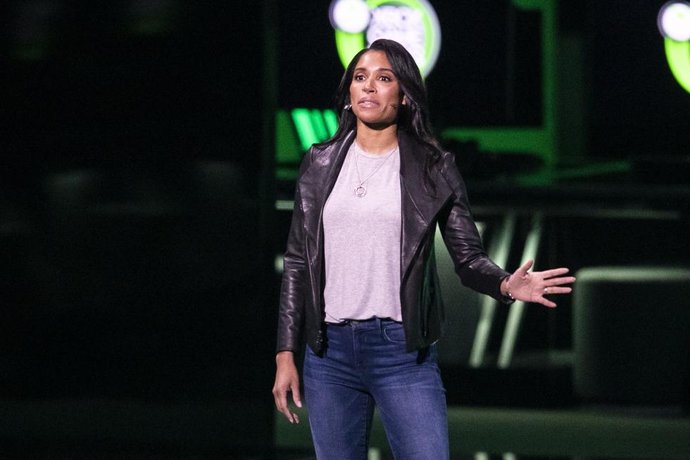 Los Angeles (United States), 09/06/2019.- Images of the game 'Halo Infinite', the first game for the new Microsoft console Project Scarlett, are broadcast on large screens during the Microsoft Microsoft Xbox 2019 Briefing at the Microsoft Theater in Los Angeles, California, USA, 09 June 2019. This event occured ahead of the Electronic Entertainment Expo (E3) which runs from 11 to 13 June 2019. (Estados Unidos) EFE/EPA/ETIENNE LAURENT Microsoft XBox 2019 briefing in Los Angeles