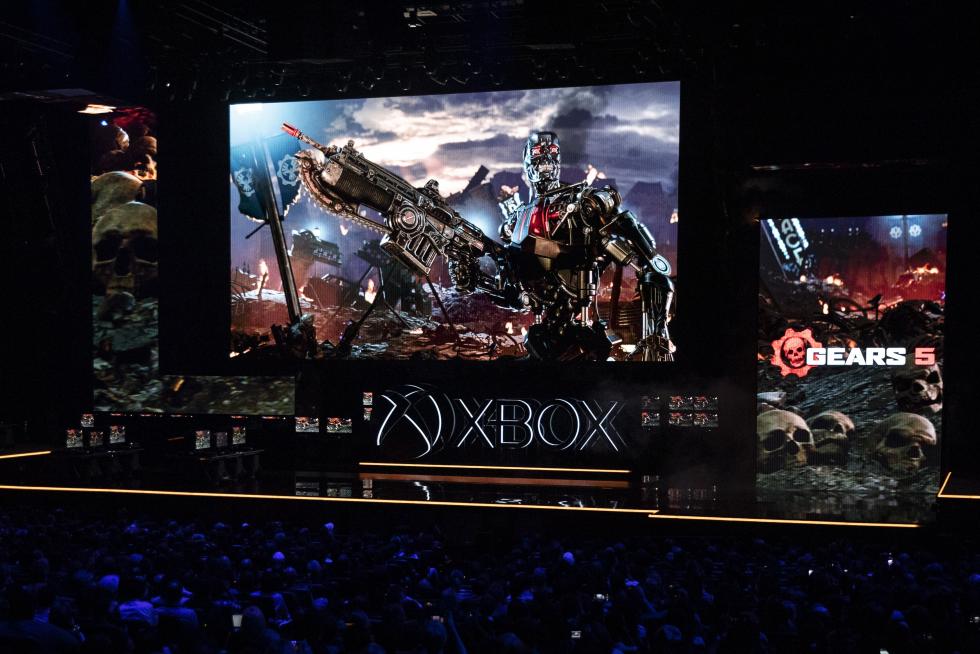 Los Angeles (United States), 09/06/2019.- 'Ninja Theory' creative director Rahni Tucker (R) and commercial director Dom Matthews (L) deliver a speech on stage during the Microsoft Microsoft Xbox 2019 Briefing at the Microsoft Theater in Los Angeles, California, USA, 09 June 2019. This event occured ahead of the Electronic Entertainment Expo (E3) which runs from 11 to 13 June 2019. (Estados Unidos) EFE/EPA/ETIENNE LAURENT Microsoft XBox 2019 briefing in Los Angeles