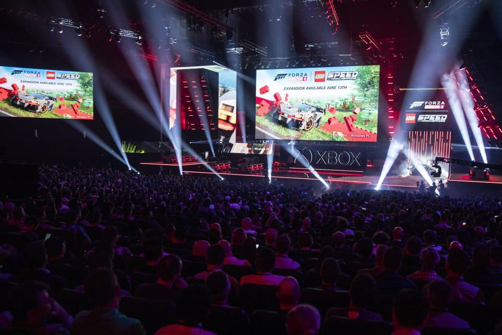 Los Angeles (United States), 09/06/2019.- Images of the game 'Phantasy Star Online 2' are broadcast on giant screens during the Microsoft Microsoft Xbox 2019 Briefing at the Microsoft Theater in Los Angeles, California, USA, 09 June 2019. This event occured ahead of the Electronic Entertainment Expo (E3) which runs from 11 to 13 June 2019. (Estados Unidos) EFE/EPA/ETIENNE LAURENT Microsoft XBox 2019 briefing in Los Angeles