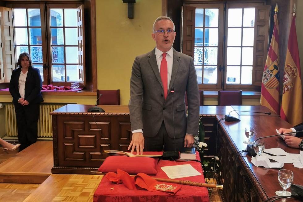 Juan Manuel Ramón tomando posesión como alcalde de Jaca