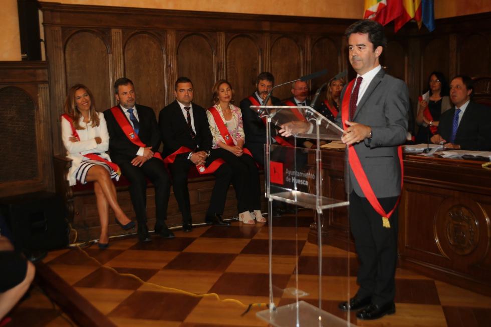 Luis Felipe es investido alcalde de Huesca por sorpresa.