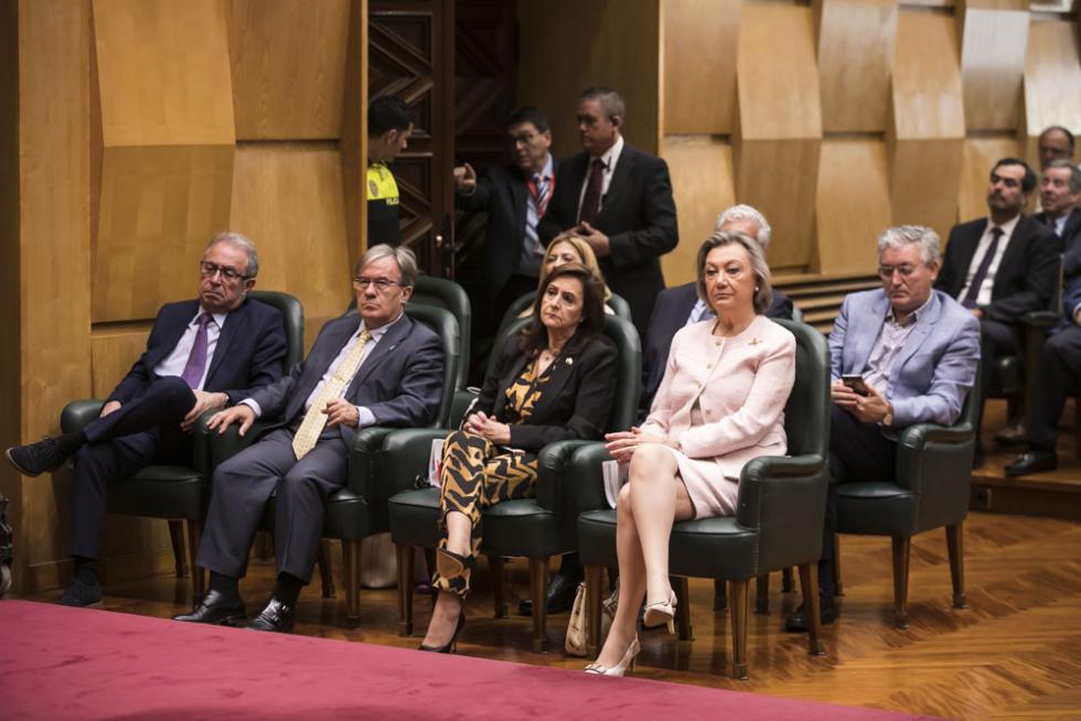 Imágenes del pleno de investidura en Zaragoza 2019