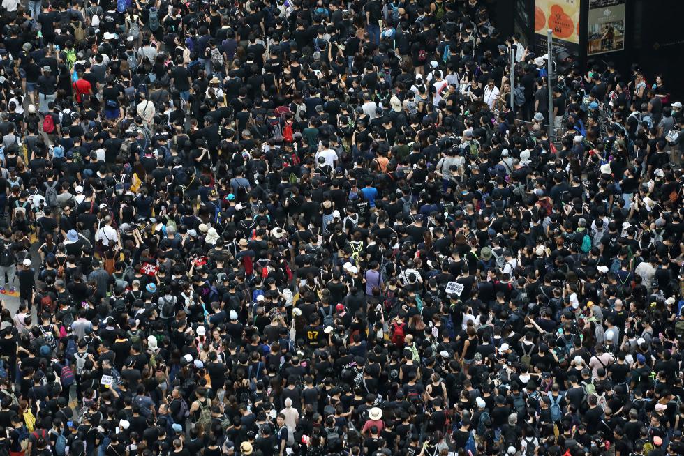 Cientos de miles de hongkoneses piden en la calle que dimita la ministra jefa Carrie Lam