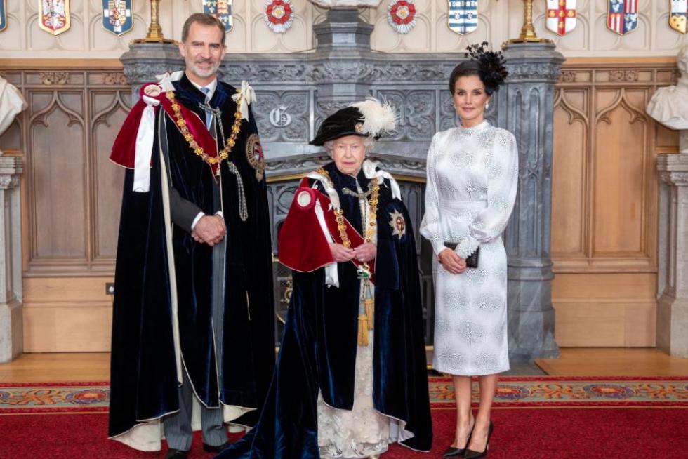 Los Reyes, junto a Isabel II