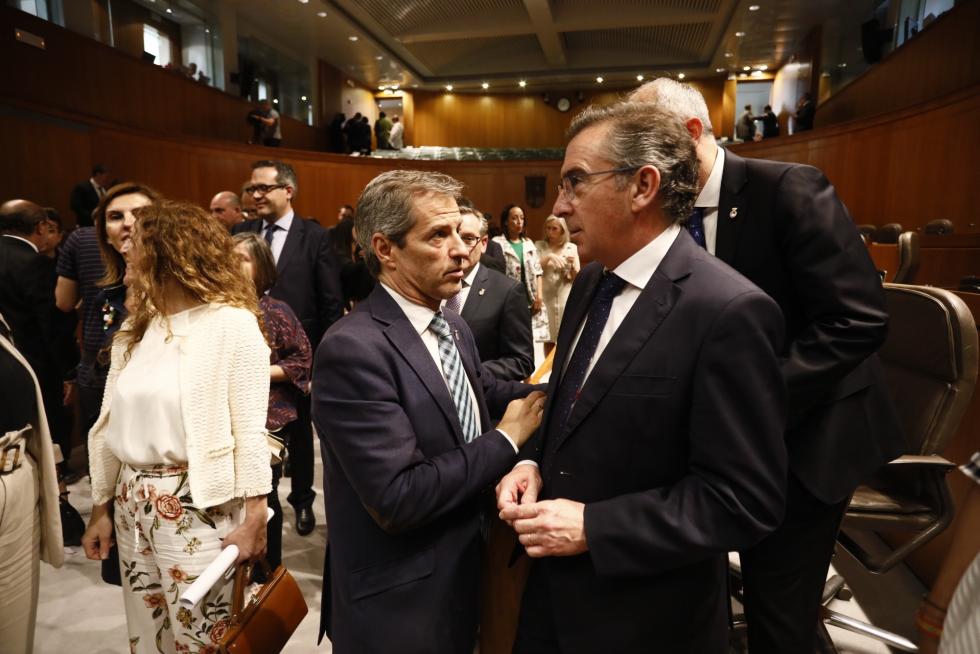 Imágenes de la sesión de constitución de las Cortes de Aragón