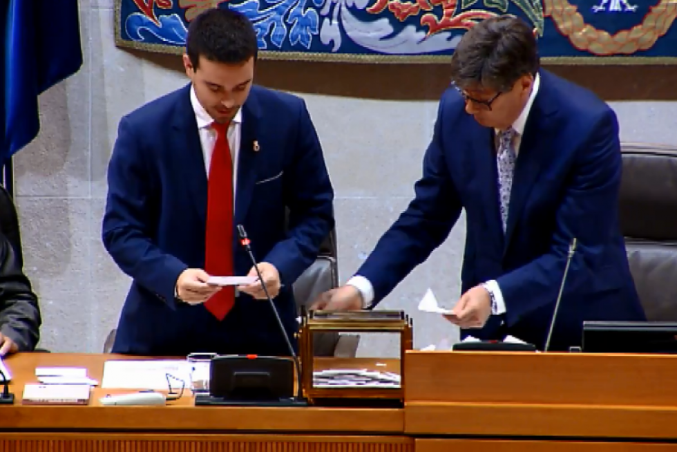 Darío Villagrasa y Arturo Aliaga proceden al recuento de votos a la presidencia