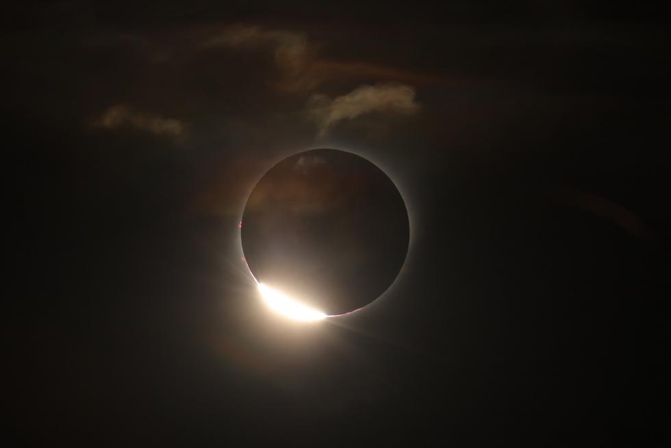 AME2822. MERLO (ARGENTINA), 02/07/2019.-El sol cubierto por la luna durante el eclipse solar total, este martes en la ciudad de Merlo, San Luis (Argentina). EFE/Nicolas Aguilera Eclipse solar total 2019
