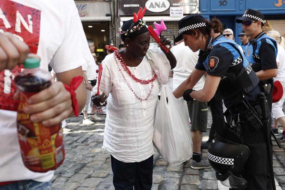 EL CHUPINAZO EN LA PLAZA DEL CASTILLO MARCA EL INICIO DE LAS FIESTAS DE SAN FERMÍN.