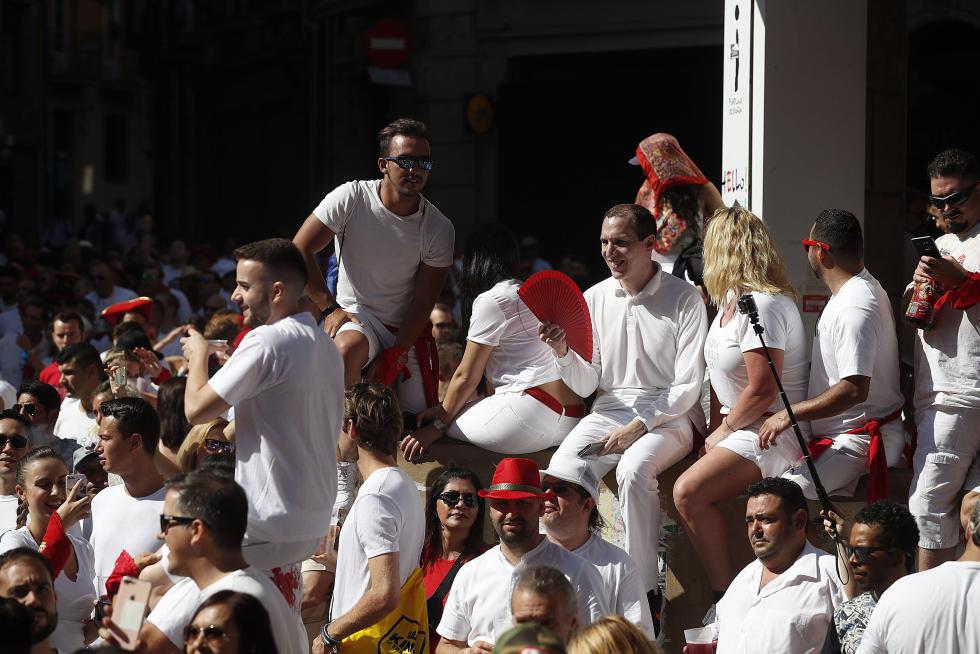 EL CHUPINAZO EN LA PLAZA DEL CASTILLO MARCA EL INICIO DE LAS FIESTAS DE SAN FERMÍN.