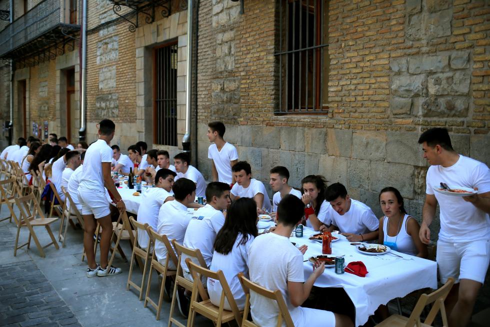 EL CHUPINAZO EN LA PLAZA DEL CASTILLO MARCA EL INICIO DE LAS FIESTAS DE SAN FERMÍN.