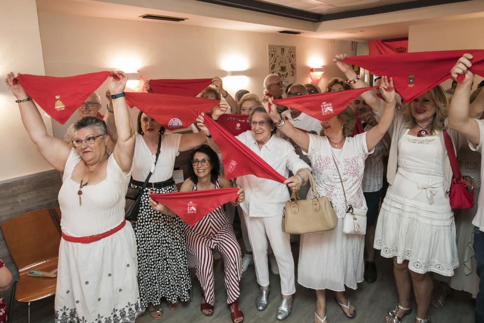 El chupinazo, en la Casa de Navarra de Aragón