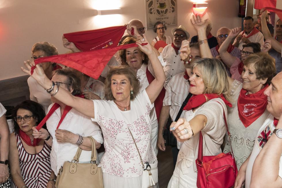 El chupinazo, en la Casa de Navarra de Aragón