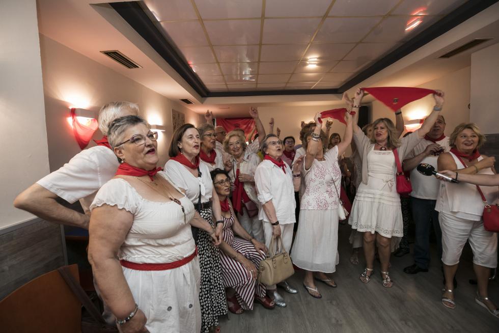 El chupinazo, en la Casa de Navarra de Aragón
