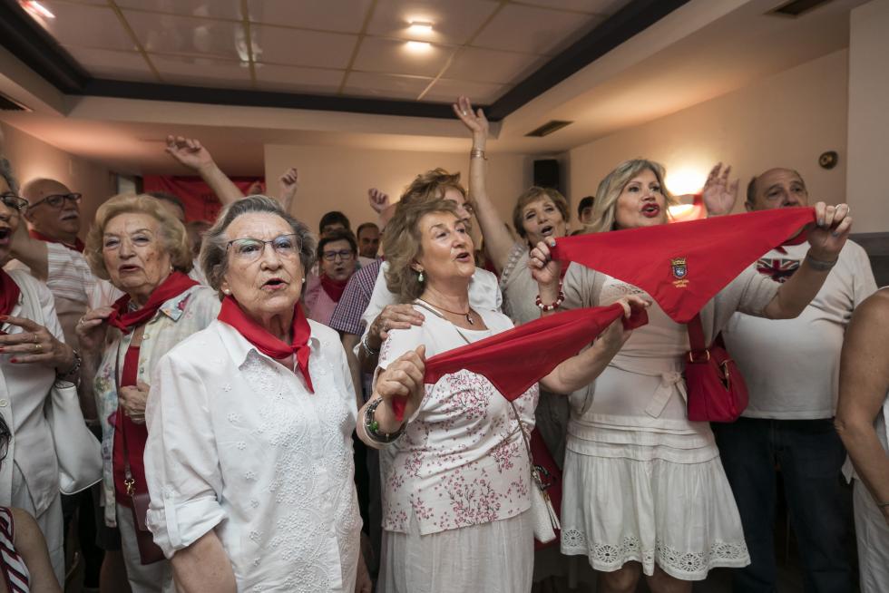 El chupinazo, en la Casa de Navarra de Aragón