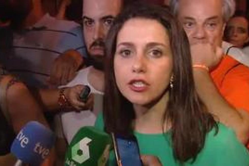 La portavoz de Ciudadanos en el Congreso, Inés Arrimadas, culpa al PSOE y a Podemos de la "agresión" sufrida el sábado en la manifestación del Orgullo LGTBI en Madrid, por considerar que ambas formaciones han estado alimentando "el odio" contra los votantes de Ciudadanos.