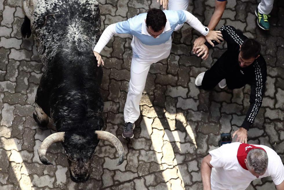 Los toros de la ganadería gaditana de Cebada Gago han protagonizado un encierro rápido