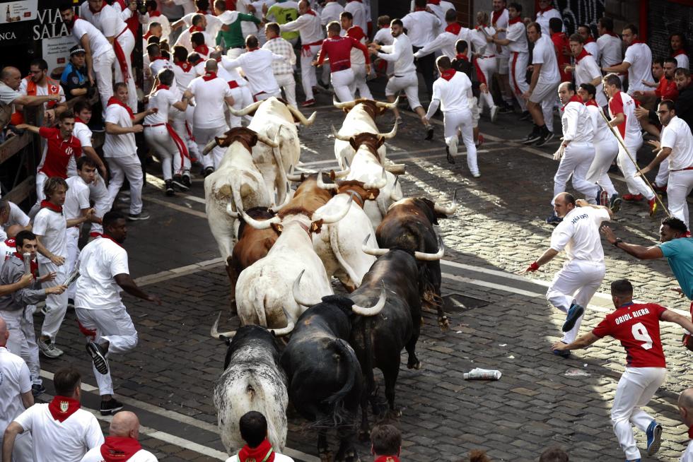 Los toros de la ganadería gaditana de Cebada Gago han protagonizado un encierro rápido