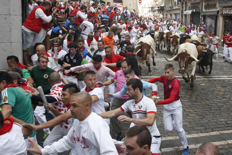 Los toros de la ganadería gaditana de Cebada Gago han protagonizado un encierro rápido