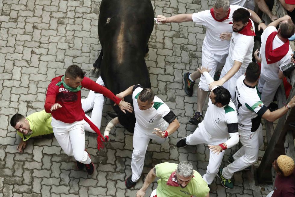 Los toros de la ganadería gaditana de Cebada Gago han protagonizado un encierro rápido