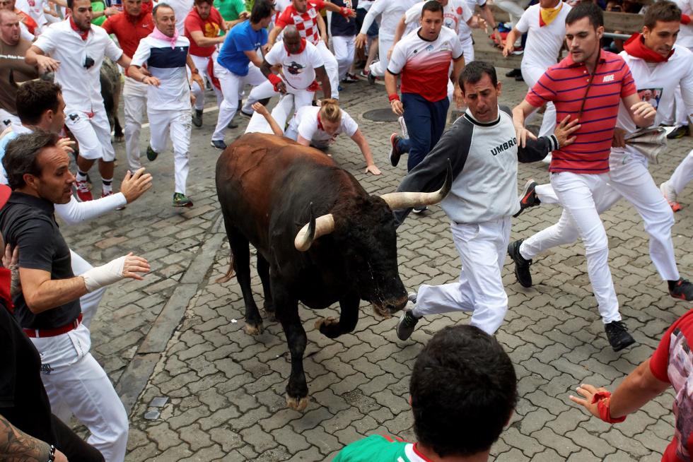 Los toros de la ganadería gaditana de Cebada Gago han protagonizado un encierro rápido