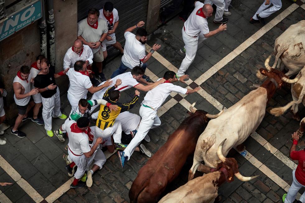 Los toros de la ganadería gaditana de Cebada Gago han protagonizado un encierro rápido