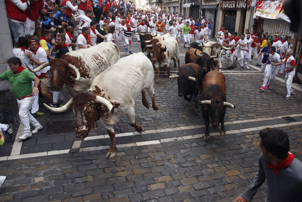 Los toros de la ganadería gaditana de Cebada Gago han protagonizado un encierro rápido
