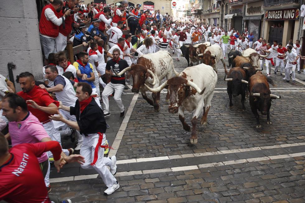 Los toros de la ganadería gaditana de Cebada Gago han protagonizado un encierro rápido
