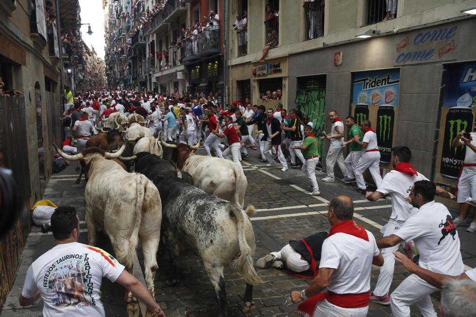 Los toros de la ganadería gaditana de Cebada Gago han protagonizado un encierro rápido