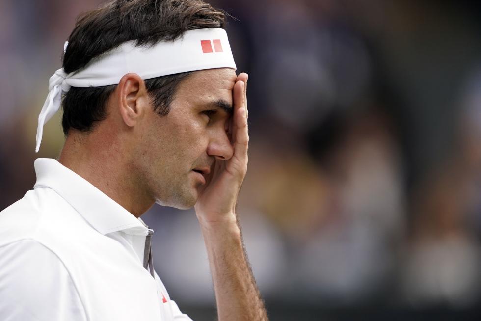 Wimbledon (United Kingdom), 14/07/2019.- Roger Federer of Switzerland in action against Novak Djokovic of Serbia during their Men's final match for the Wimbledon Championships at the All England Lawn Tennis Club, in London, Britain, 14 July 2019. (Tenis, Suiza, Reino Unido, Londres) EFE/EPA/Laurence Griffiths / POOL EDITORIAL USE ONLY/NO COMMERCIAL SALES *** Local Caption *** LONDON, ENGLAND - JULY 13: Serena Williams of The United States and Simona Halep of Romania embrace after their Ladies' Singles final during Day twelve of The Championships - Wimbledon 2019 at All England Lawn Tennis and Croquet Club on July 13, 2019 in Lo Wimbledon Championships
