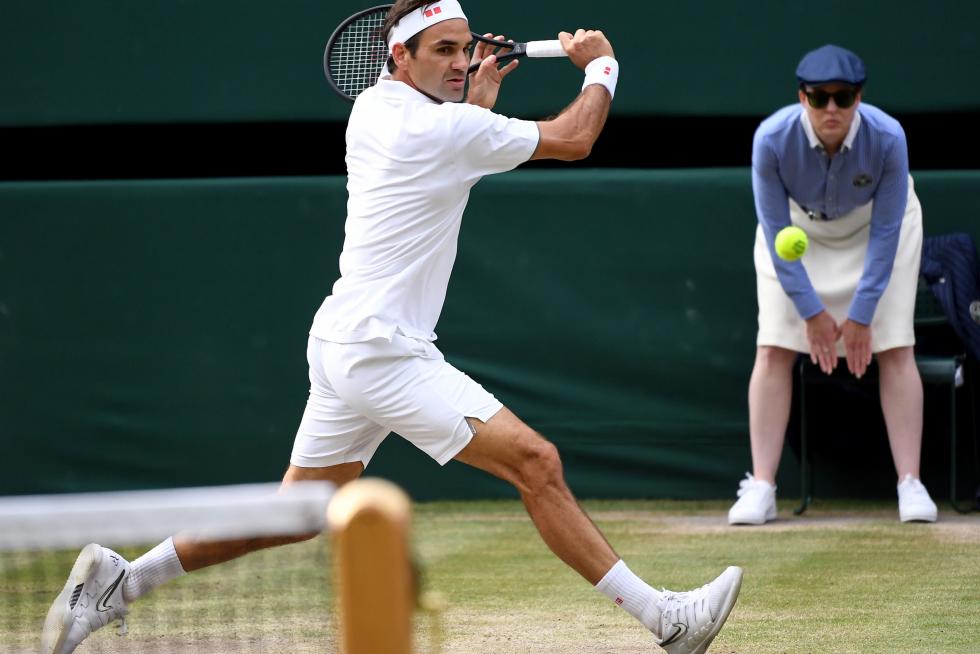 Wimbledon (United Kingdom), 14/07/2019.- Roger Federer of Switzerland plays Novak Djokovic of Serbia in the men's final of the Wimbledon Championships at the All England Lawn Tennis Club, in London, Britain, 14 July 2019. (Tenis, Suiza, Reino Unido, Londres) EFE/EPA/NIC BOTHMA EDITORIAL USE ONLY/NO COMMERCIAL SALES Wimbledon Championships