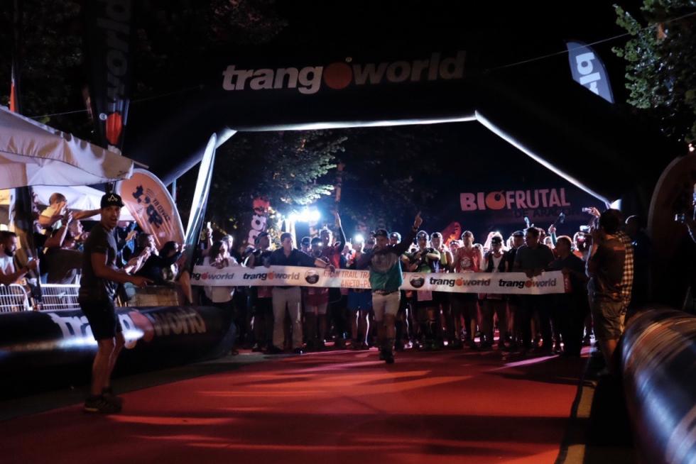 Imágenes de la salida, a las 00.00 de este viernes, de la gran fiesta de las carreras de montaña.
