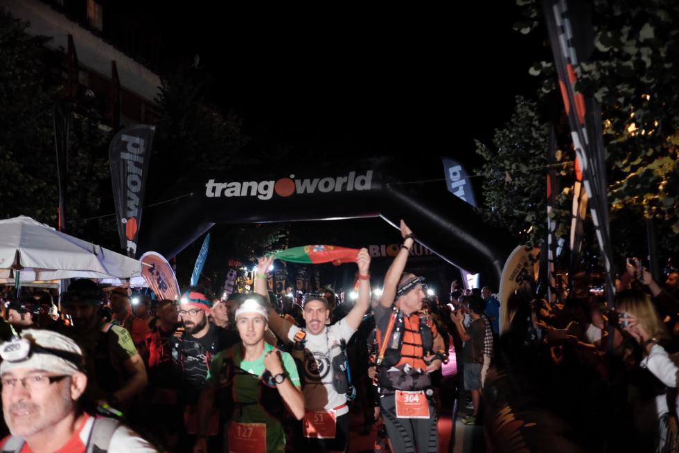 Imágenes de la salida, a las 00.00 de este viernes, de la gran fiesta de las carreras de montaña.