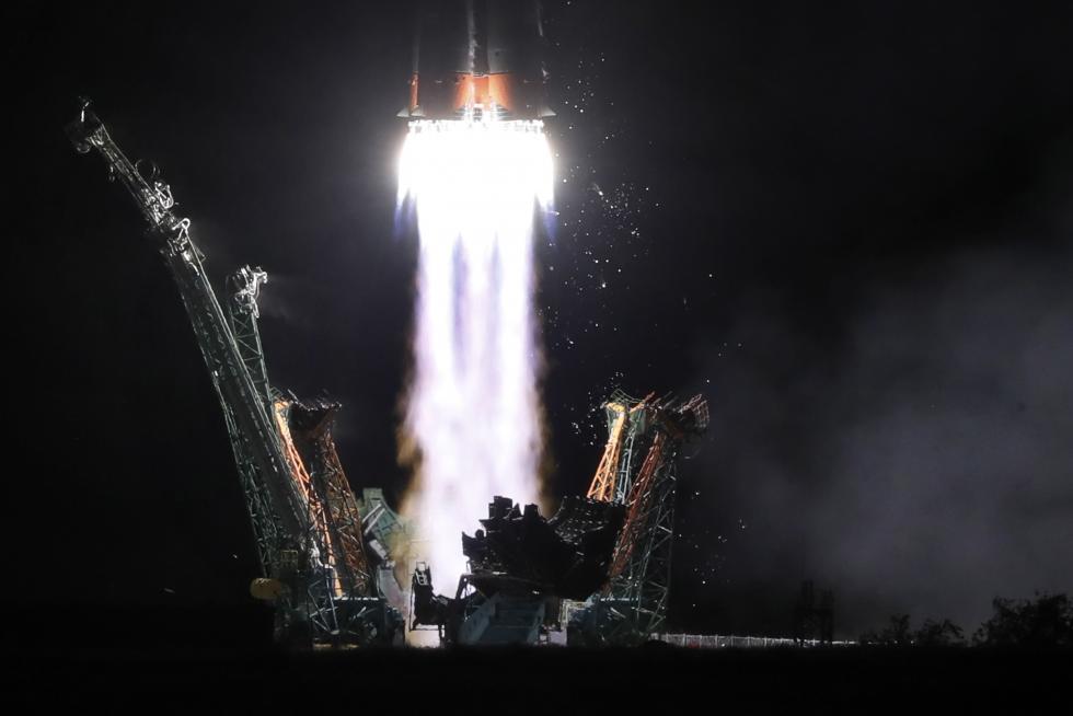 La nave rusa Soyuz MS-13 con tres tripulantes a bordo despegó hoy desde el cosmódromo de Baikonur (Kazajistán) con rumbo a la Estación Espacial Internacional (EEI).