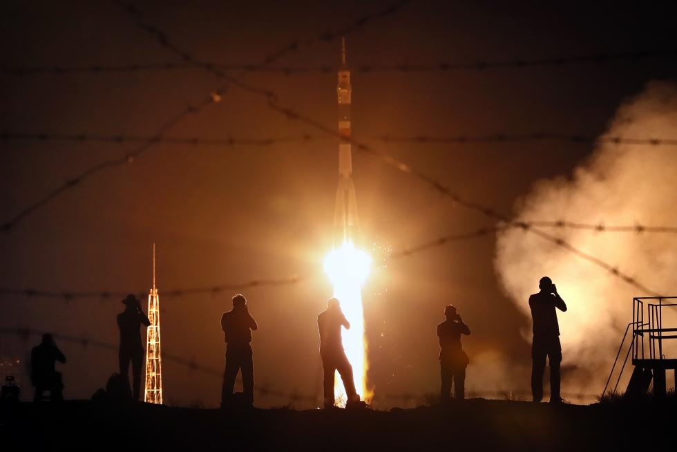 La nave rusa Soyuz MS-13 con tres tripulantes a bordo despegó hoy desde el cosmódromo de Baikonur (Kazajistán) con rumbo a la Estación Espacial Internacional (EEI).