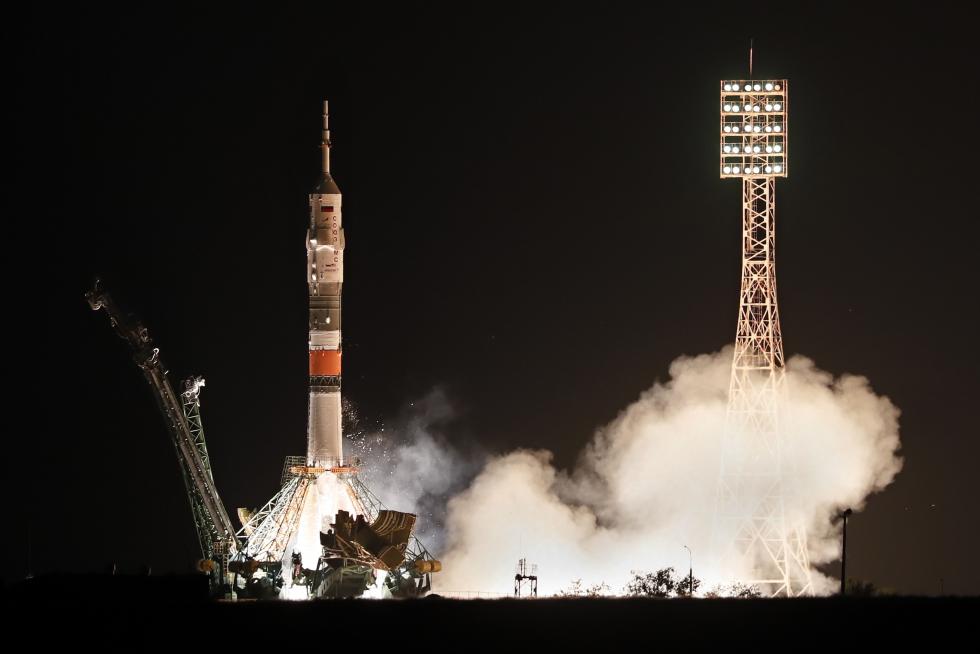 La nave rusa Soyuz MS-13 con tres tripulantes a bordo despegó hoy desde el cosmódromo de Baikonur (Kazajistán) con rumbo a la Estación Espacial Internacional (EEI).