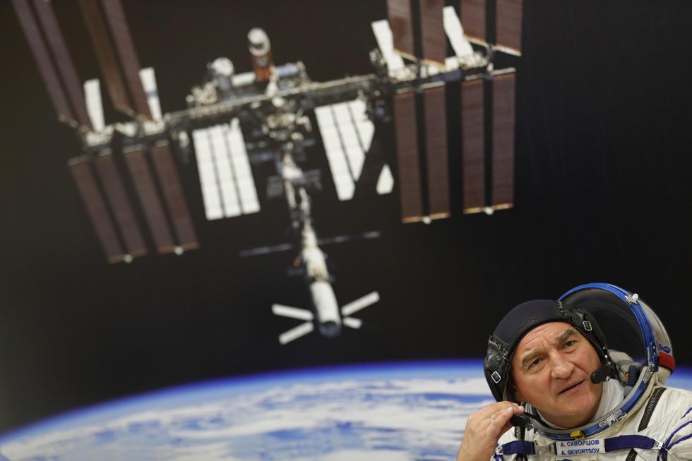 La nueva tripulación llevará a cabo una caminata espacial y cumplirá un amplio programa de experimentos.
